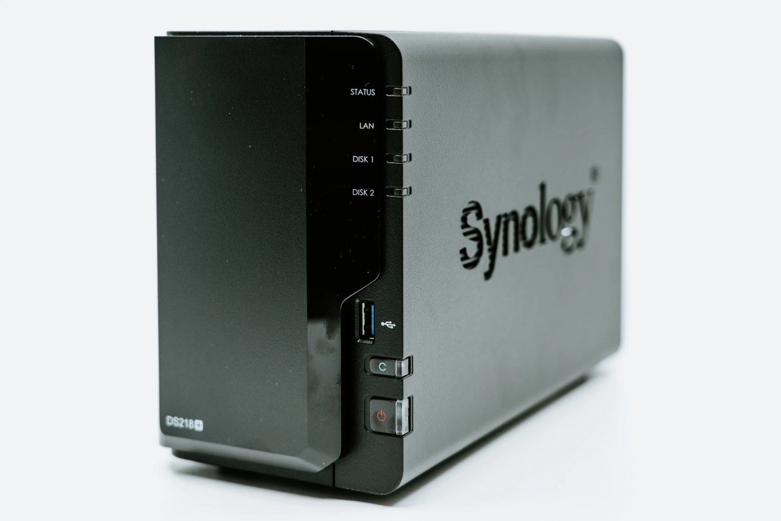 Synology-NAS-1600x1067.jpg